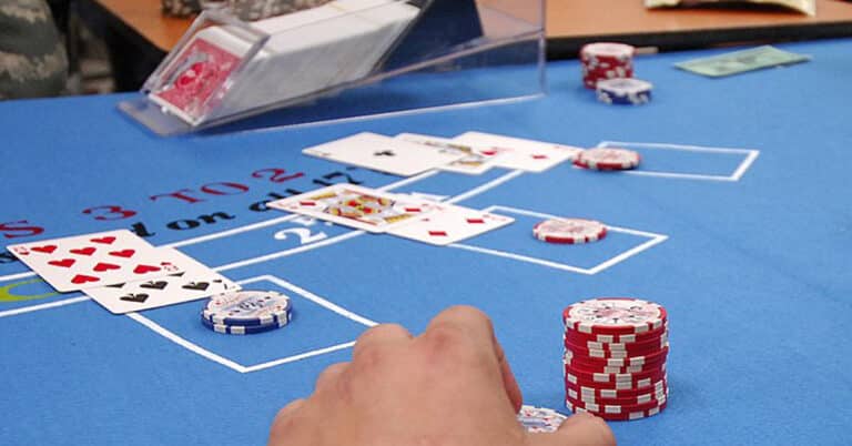 6 Irresistible Snacks to Serve on Your Next Poker Night
