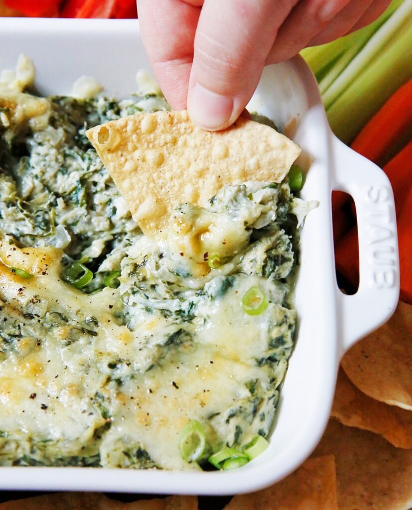 Spinach Artichoke Dip with Crackers